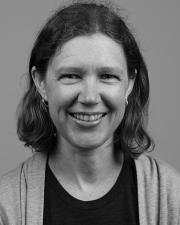 Celka Straughn headshot